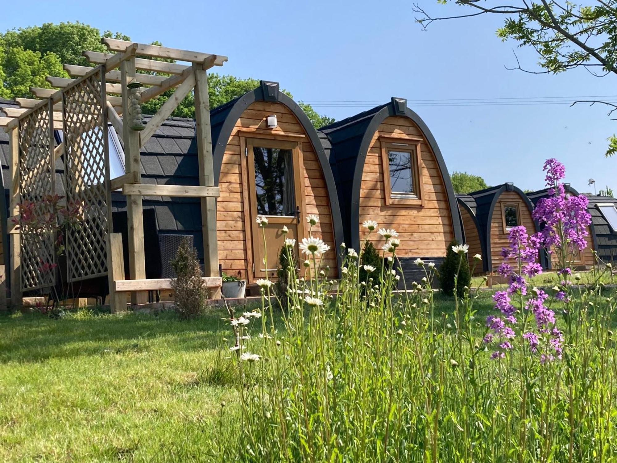 Hotel Rabbit Glamping Pod School House Farm Leighton  Exterior foto